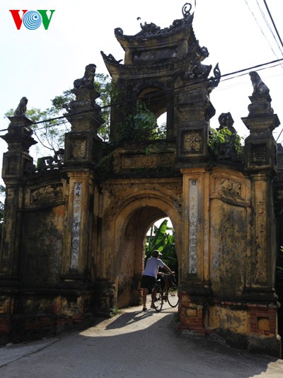 The structure of a traditional Viet village - ảnh 2